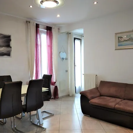 Casa Rosa 51 Holiday home Stresa