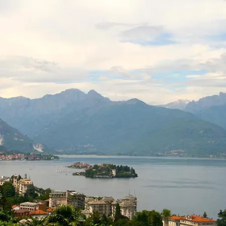 Casa Rosa 51 Holiday home Stresa